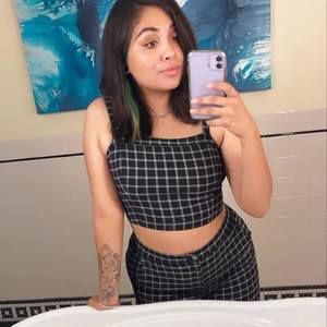 Meet your Posher, Laura